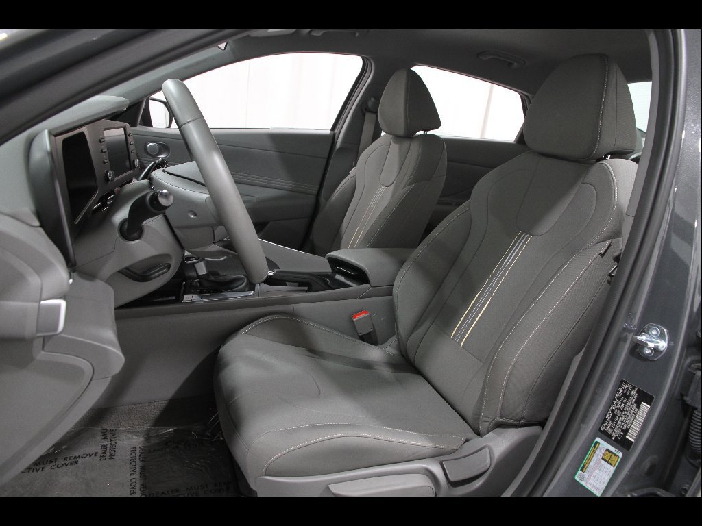 Certified 2025 Hyundai Elantra Sport image 5