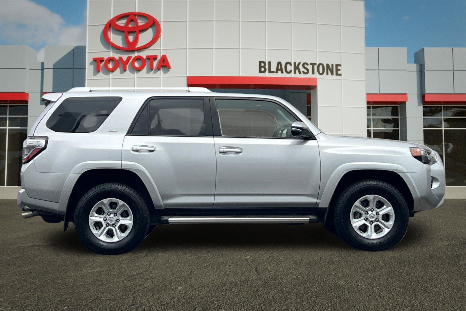 Certified 2018 Toyota 4Runner SR5 Premium AWD/4WD image 2