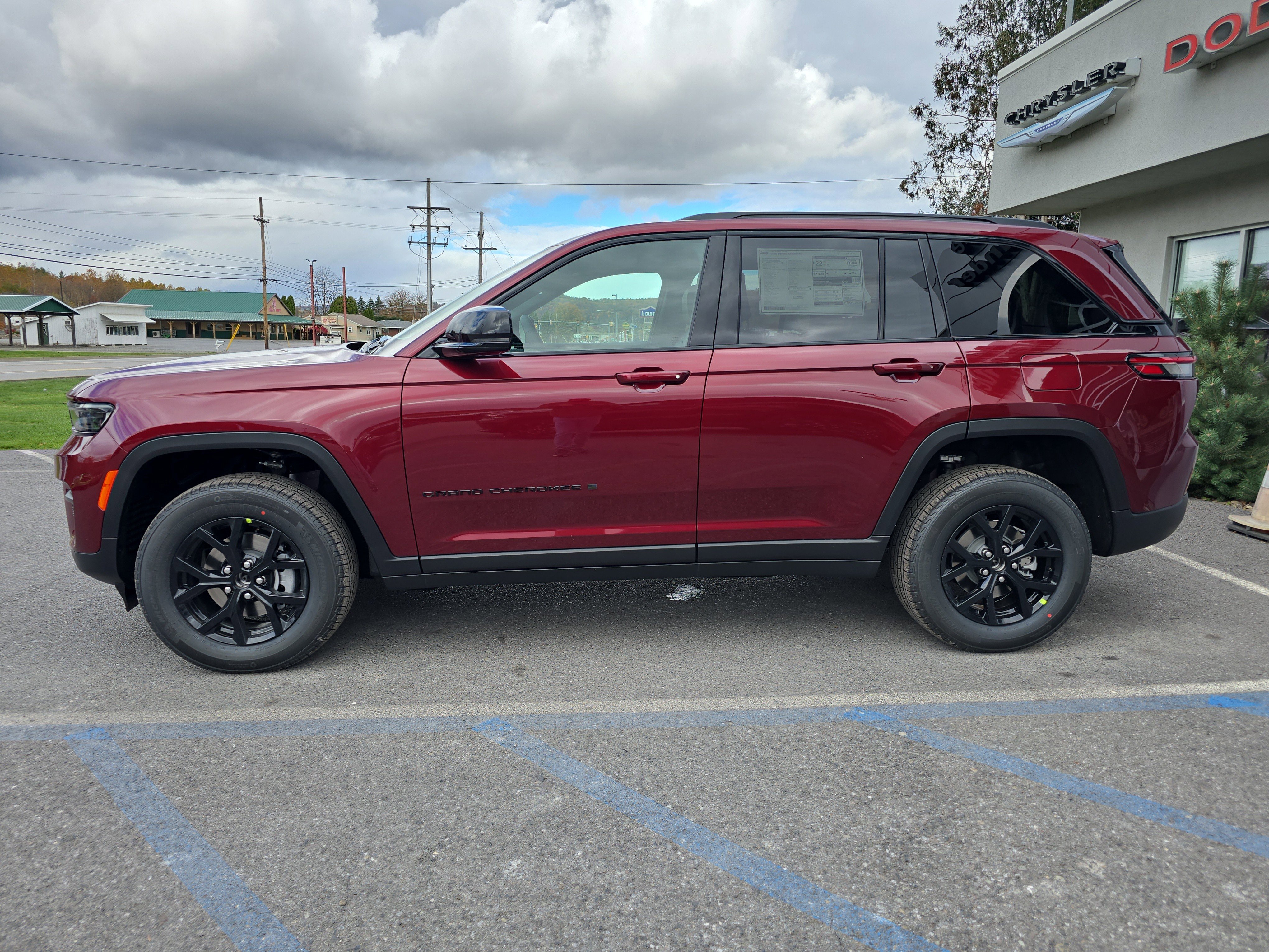 New 2025 Jeep Grand Cherokee Altitude image 7