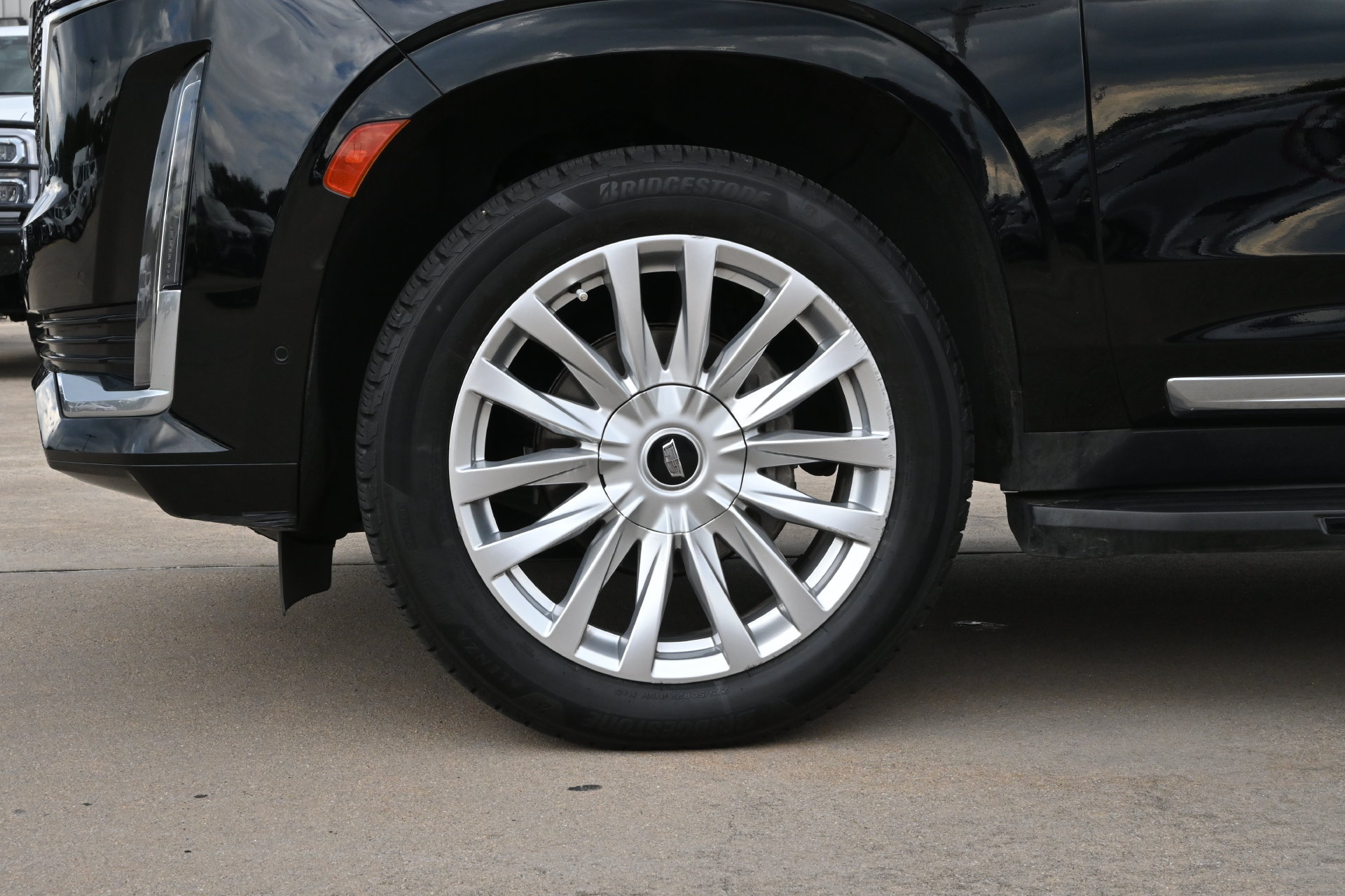 Certified 2022 Cadillac Escalade ESV Luxury RWD image 28