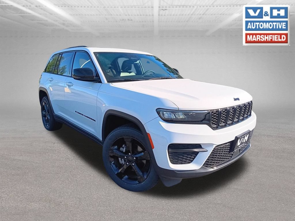Used 2023 Jeep Grand Cherokee Altitude AWD/4WD image 25
