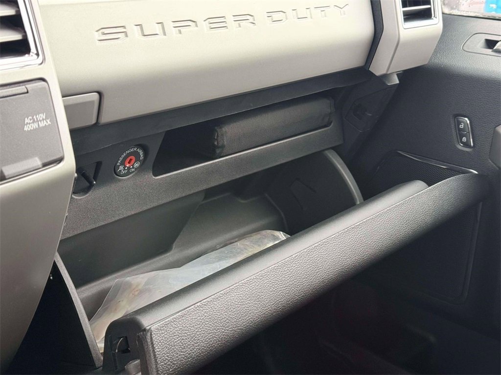 Used 2017 Ford F350 Lariat w/ Chrome Package image 26