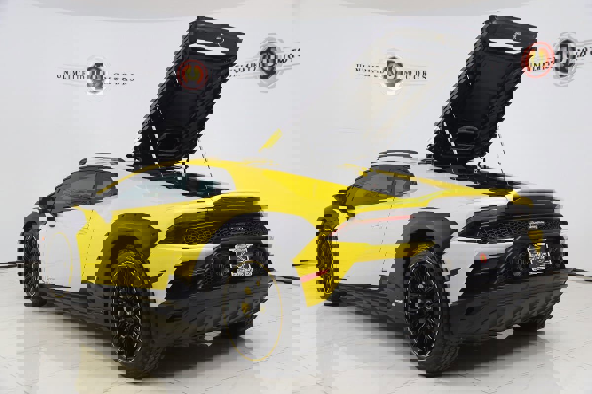 Used 2024 Lamborghini Huracan Sterrato image 32