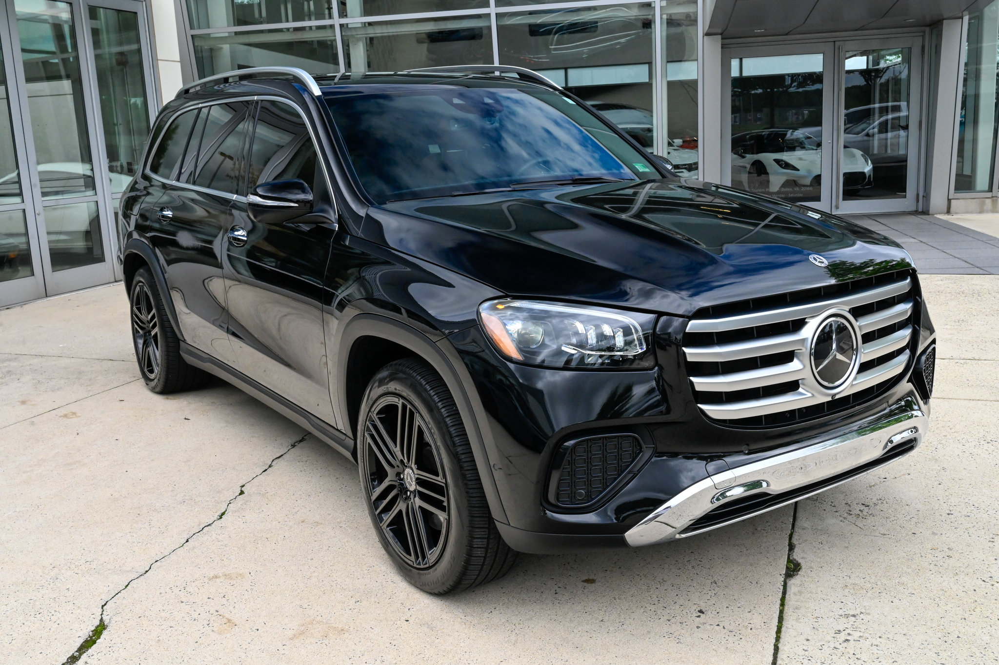 Used 2025 Mercedes-Benz GLS 450 4MATIC image 3