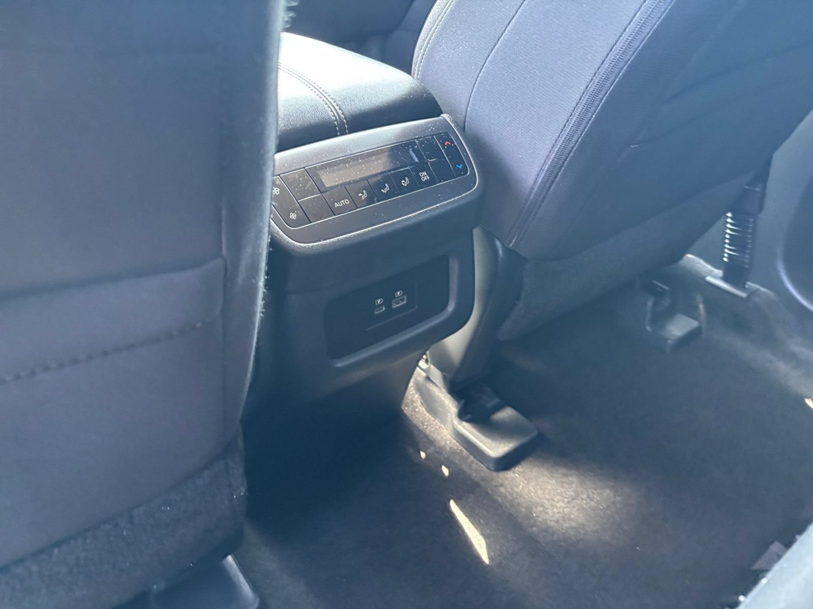 Used 2025 Nissan Pathfinder SV AWD/4WD image 20