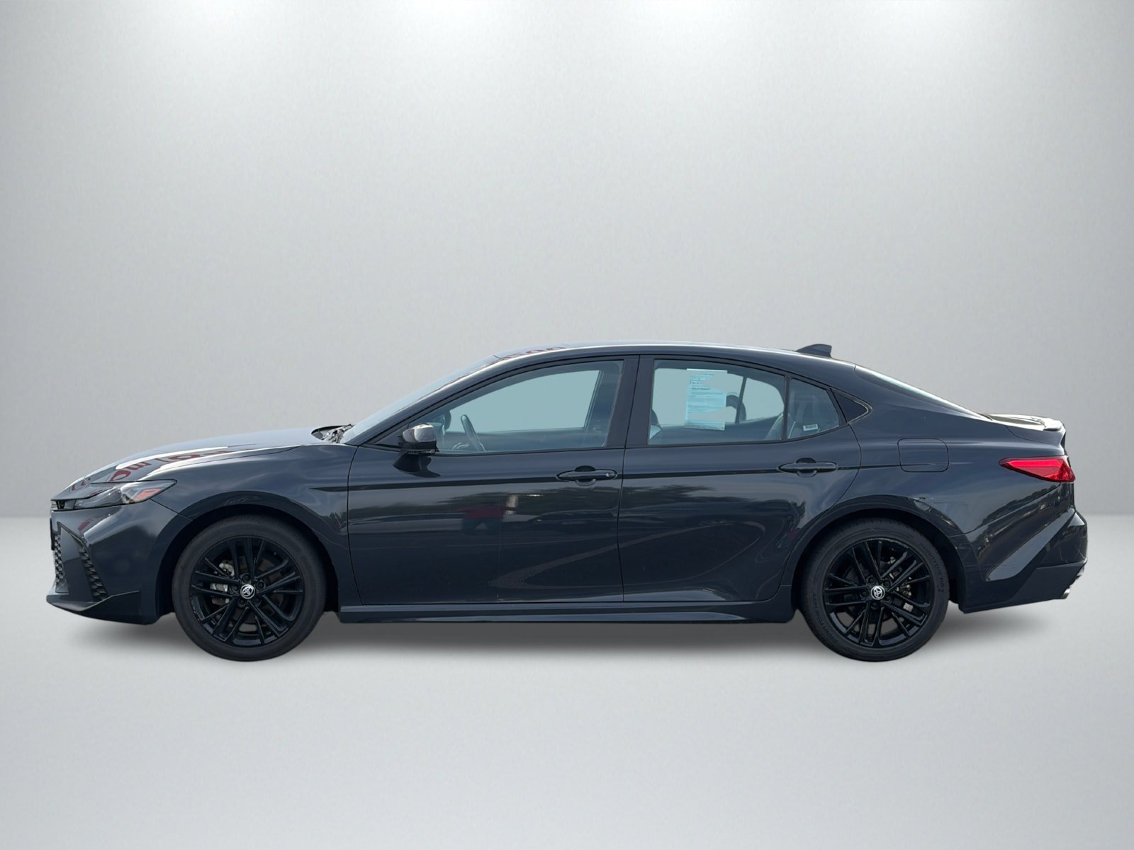 Used 2025 Toyota Camry SE AWD/4WD image 2