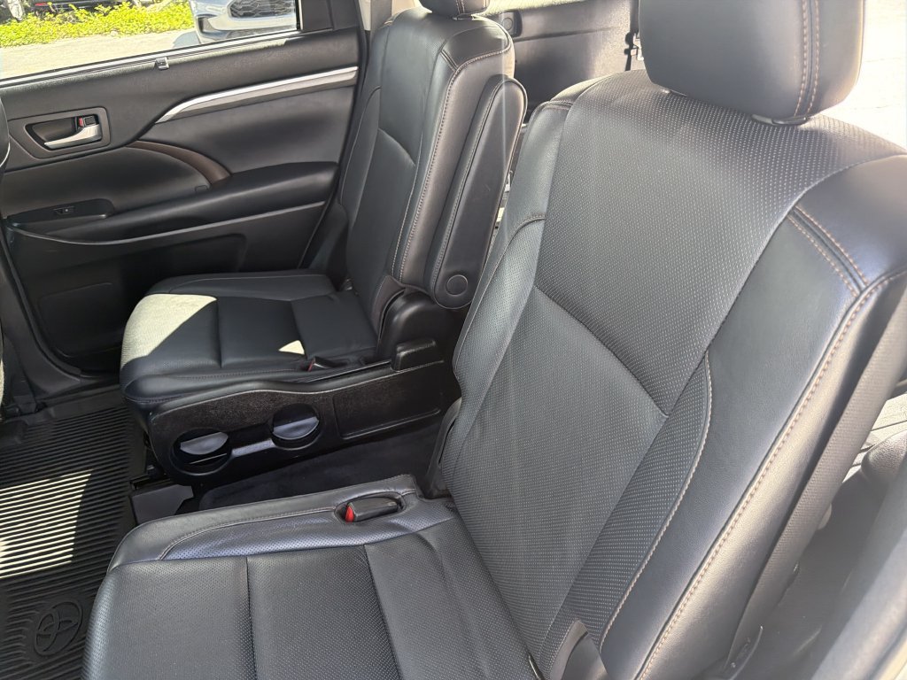 Used 2018 Toyota Highlander Limited AWD/4WD image 19