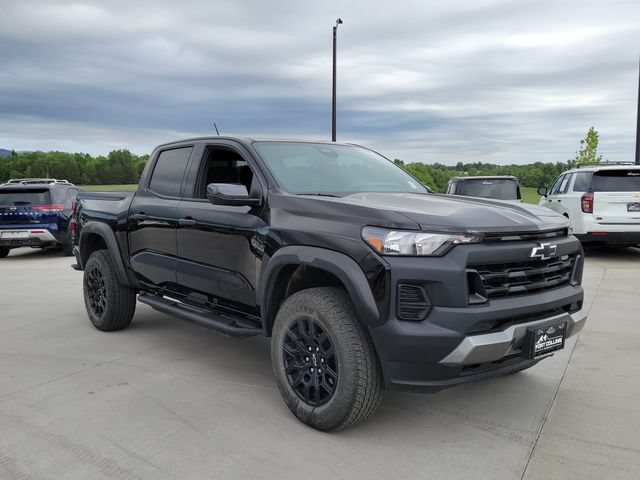 Used 2025 Chevrolet Colorado Trail Boss AWD/4WD image 7