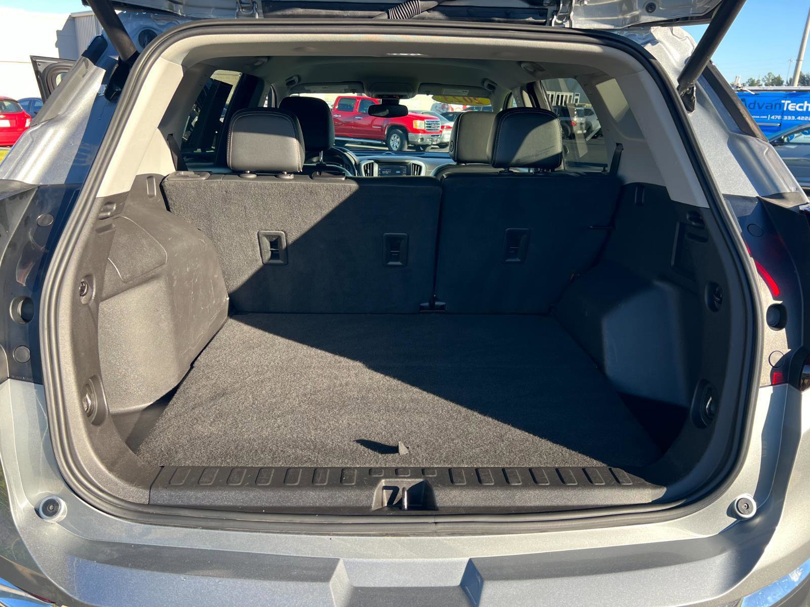 Used 2023 GMC Terrain SLT image 29