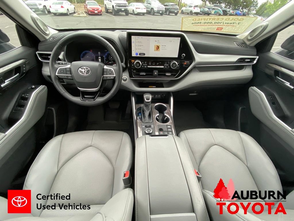Certified 2024 Toyota Highlander Platinum AWD/4WD image 34