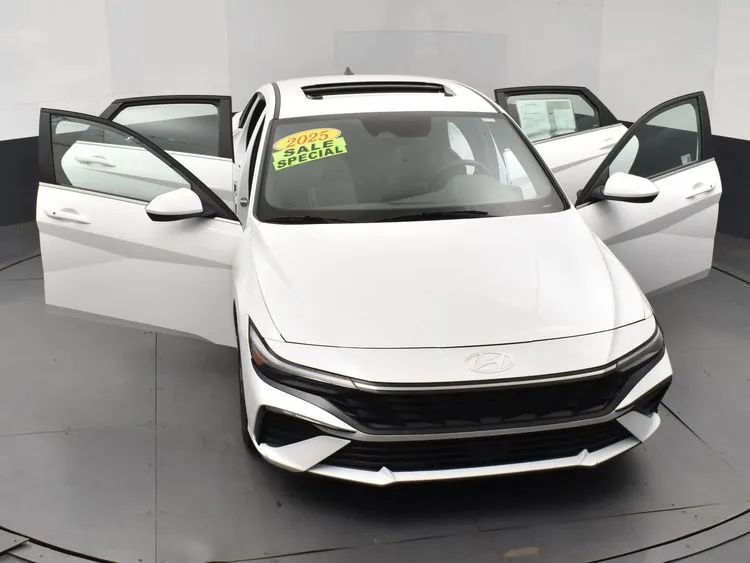 Used 2025 Hyundai Elantra SEL FWD image 10