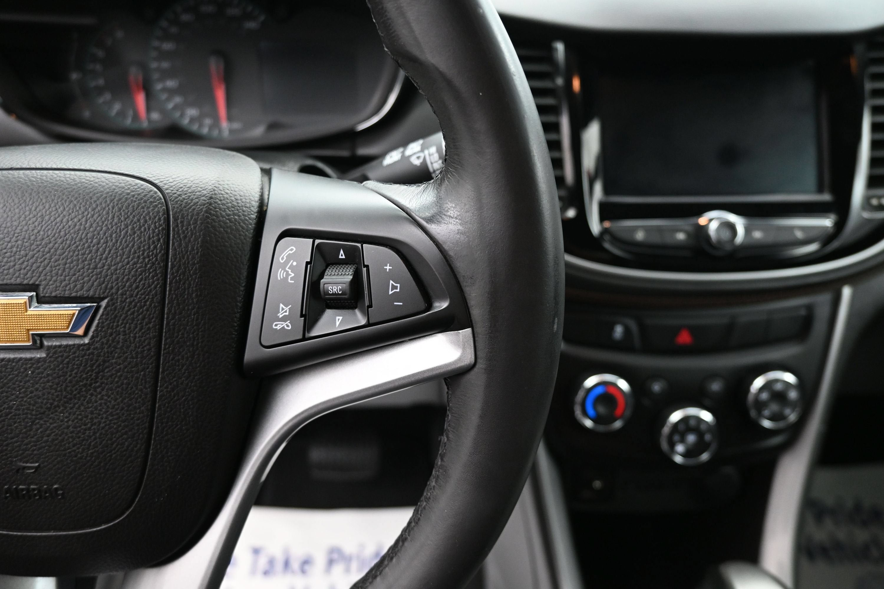 Used 2020 Chevrolet Trax LT w/ LT Convenience Package FWD image 13