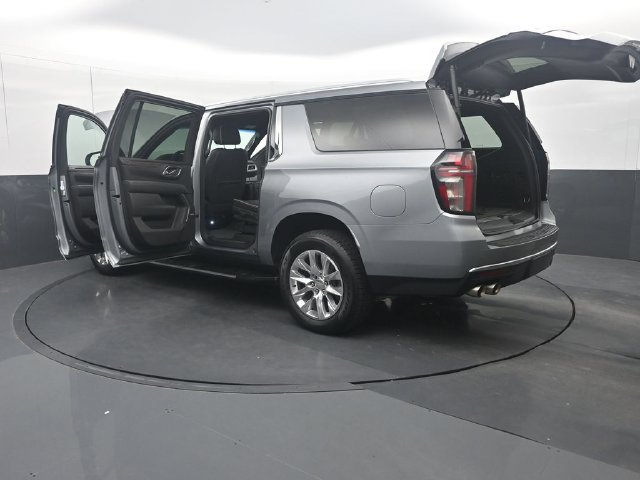 Used 2023 Chevrolet Suburban Premier AWD/4WD image 39