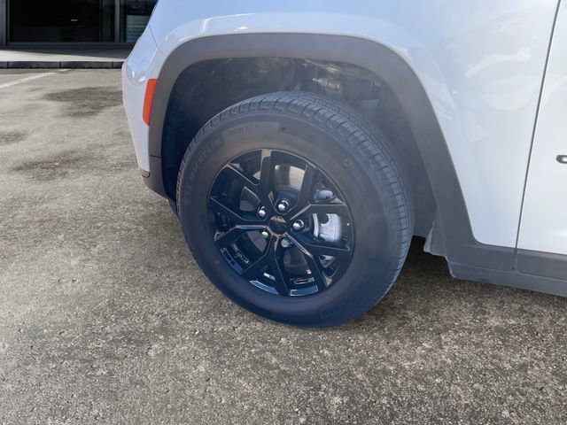 Used 2025 Jeep Grand Cherokee L Altitude image 9