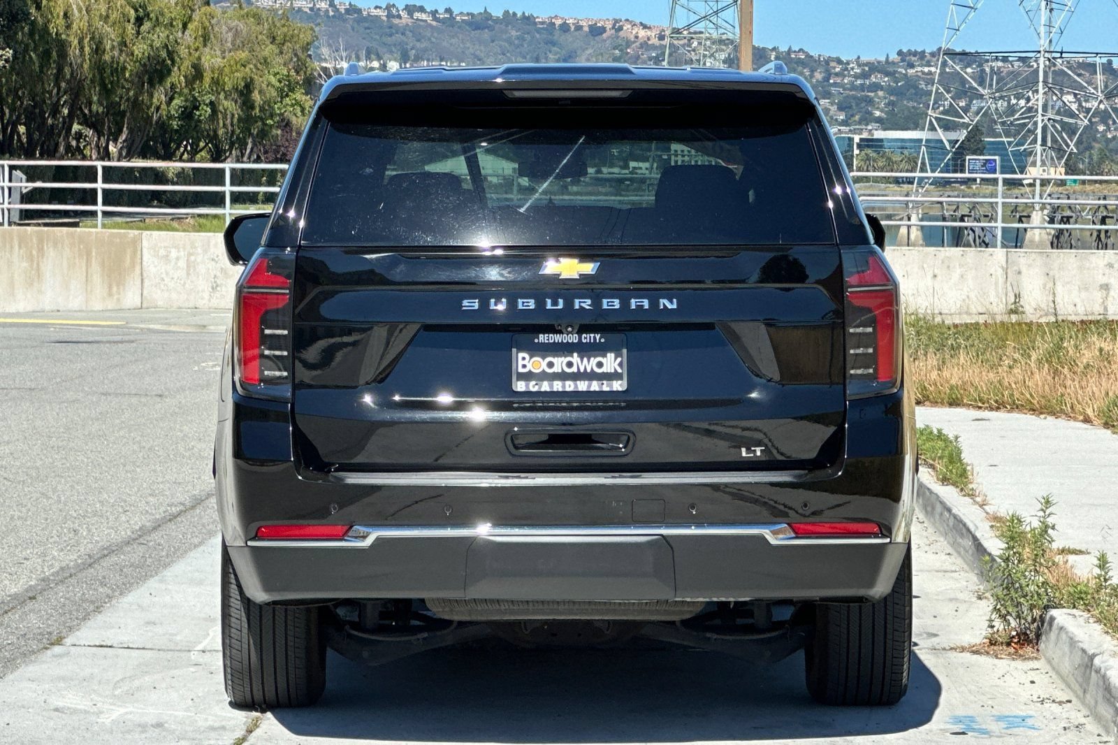 Used 2025 Chevrolet Suburban LT AWD/4WD image 5