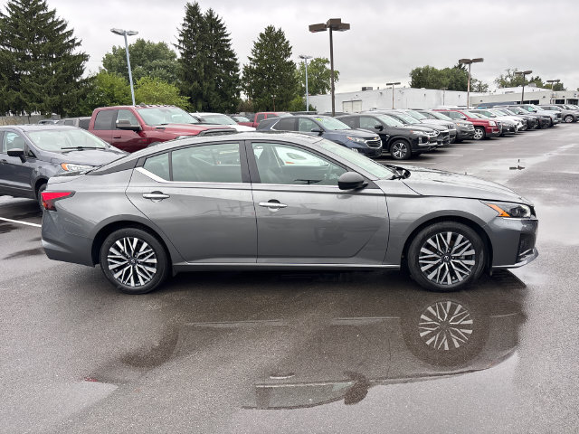 Used 2025 Nissan Altima 2.5 SV FWD image 28