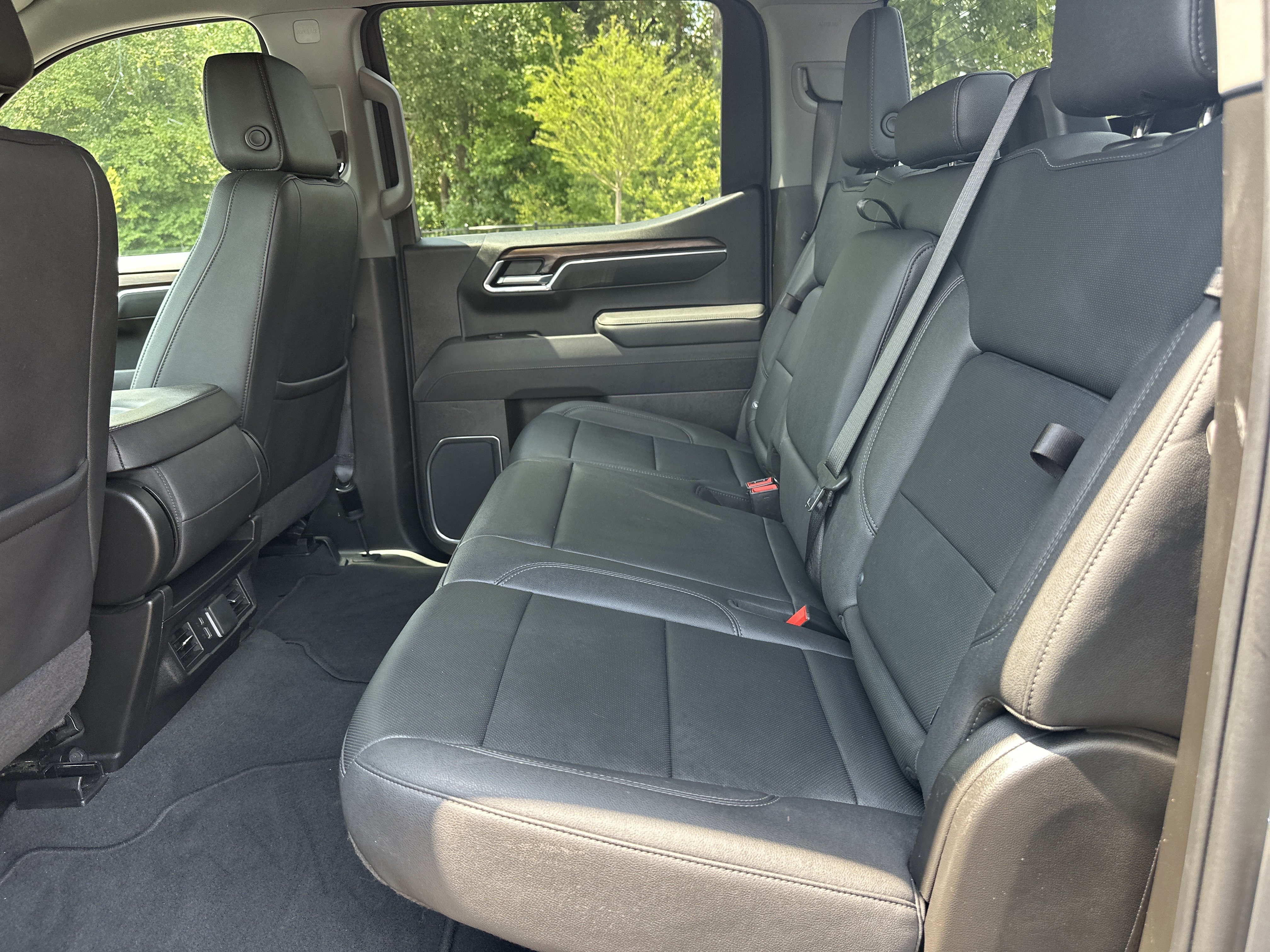 Used 2025 GMC Sierra 1500 SLT AWD/4WD image 21