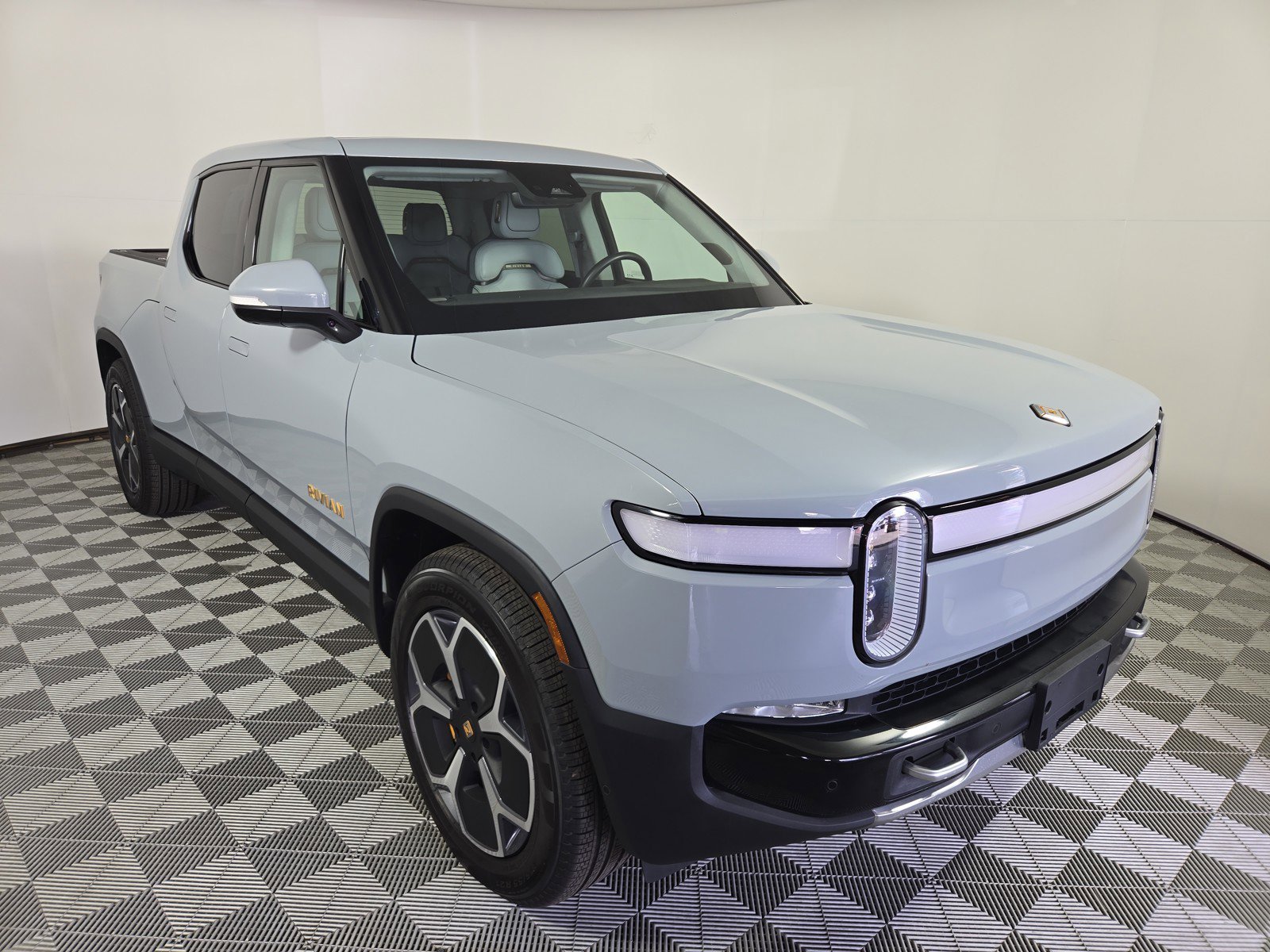 Used 2022 Rivian R1T Adventure image 7