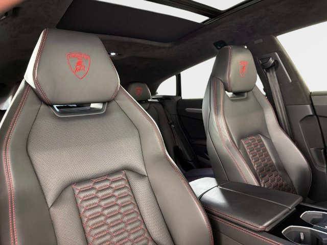 Used 2020 Lamborghini Urus AWD/4WD image 26