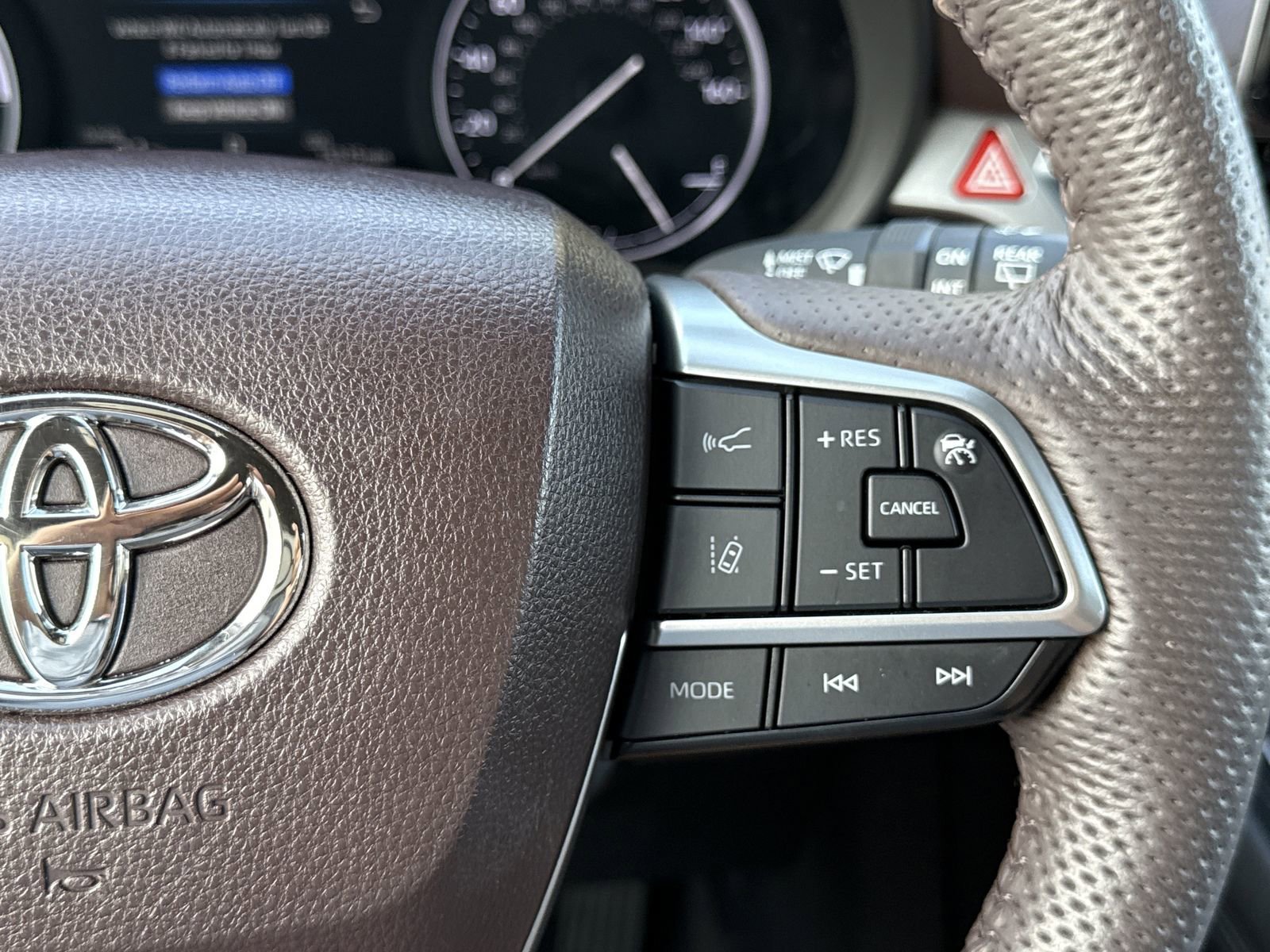 Used 2023 Toyota Sienna Platinum image 27