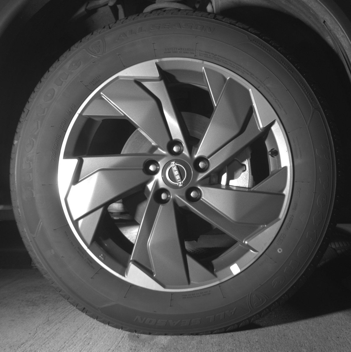 Used 2025 Nissan Rogue SV image 13