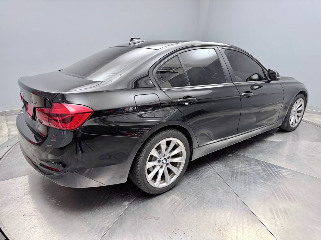 Used 2018 BMW 320i xDrive Sedan AWD/4WD image 5