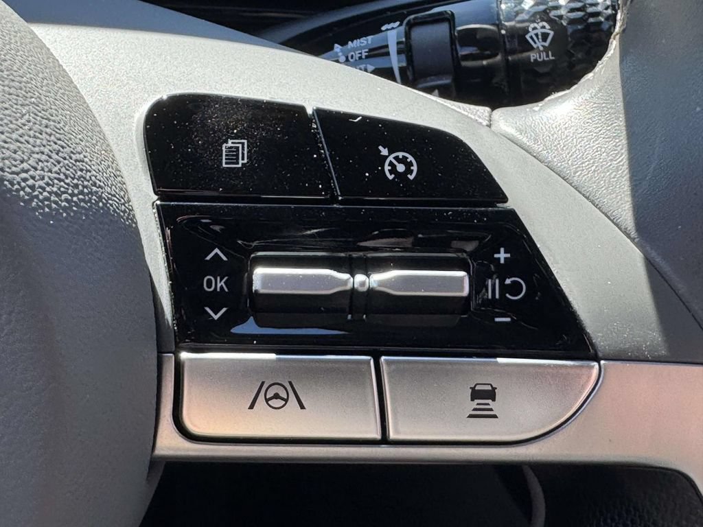 Used 2023 Hyundai Elantra SEL w/ Convenience Package FWD image 19
