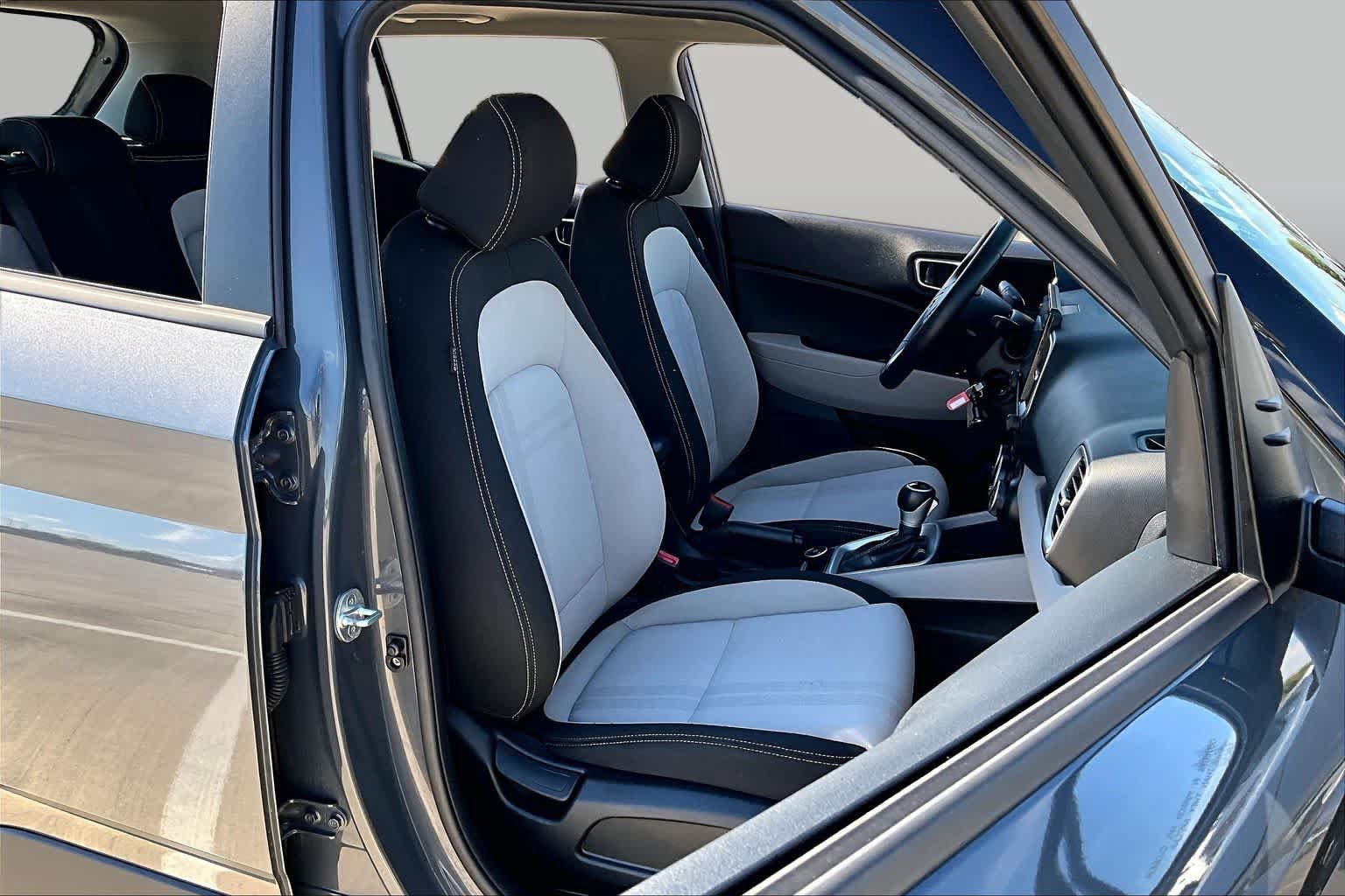 Certified 2023 Hyundai Venue SEL FWD image 9