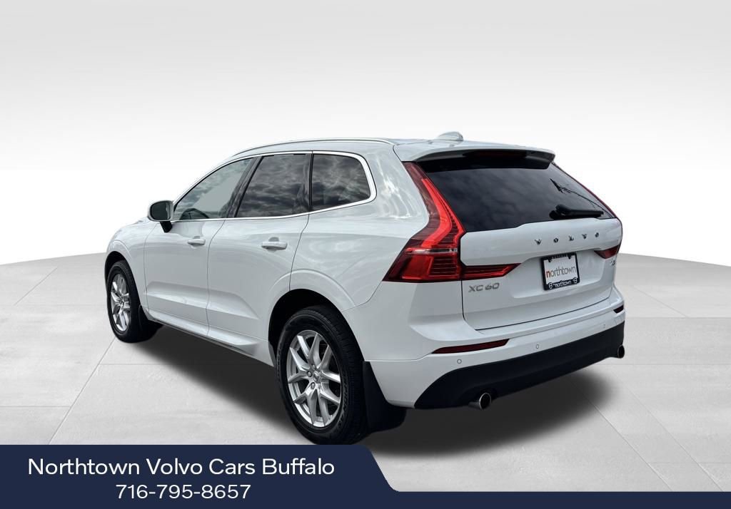 Used 2021 Volvo XC60 T5 Momentum w/ Premium Package image 3