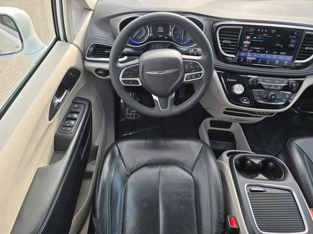 Used 2022 Chrysler Pacifica Touring-L image 5