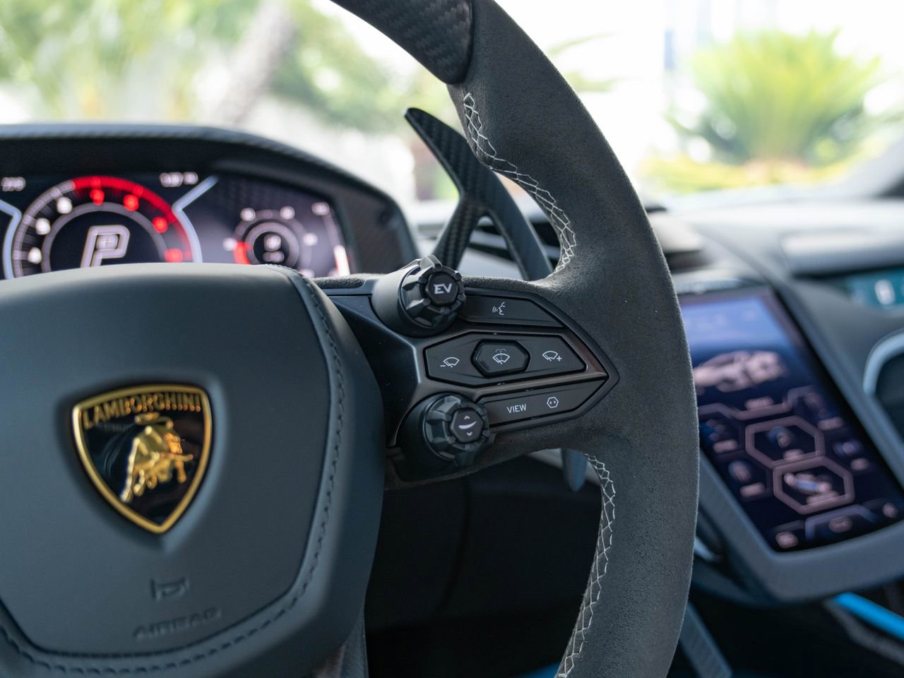 Used 2025 Lamborghini Revuelto image 12