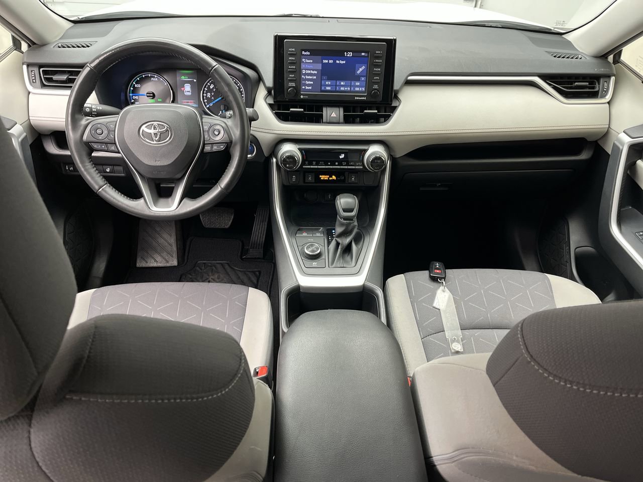 Used 2022 Toyota RAV4 XLE w/ XLE Grade Weather Package AWD/4WD image 4