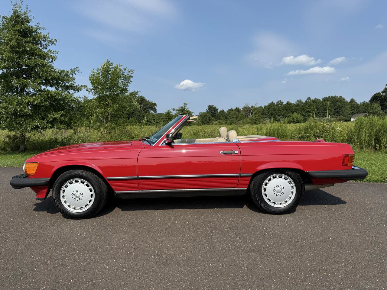 Used 1988 Mercedes-Benz 560 SL image 2
