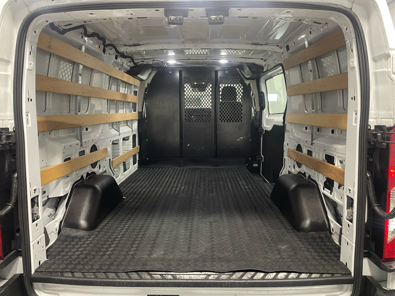 Used 2024 Ford Transit 250 XL w/ Exterior Upgrade Package image 17