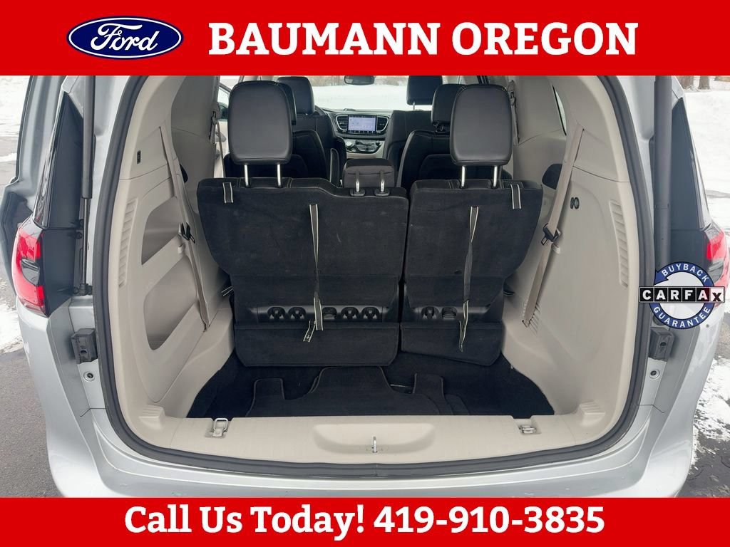 Used 2024 Chrysler Pacifica Touring-L FWD image 10