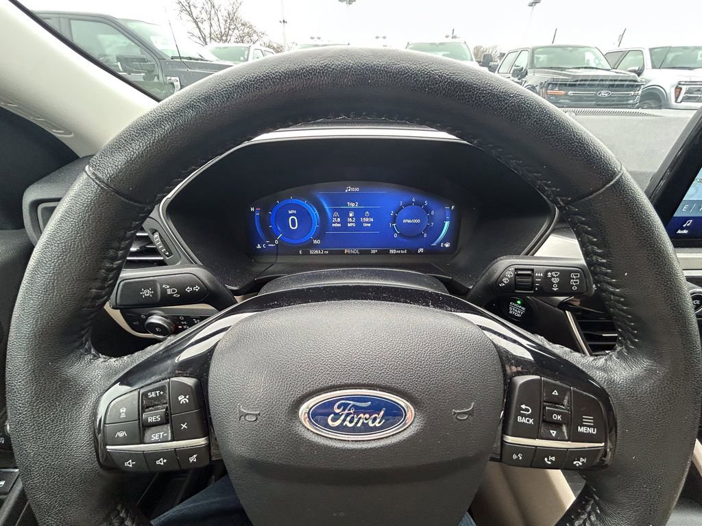 Used 2021 Ford Escape Titanium image 15