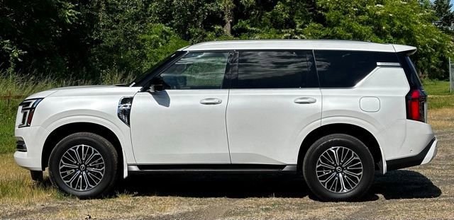 Used 2025 Nissan Armada SL AWD/4WD image 6