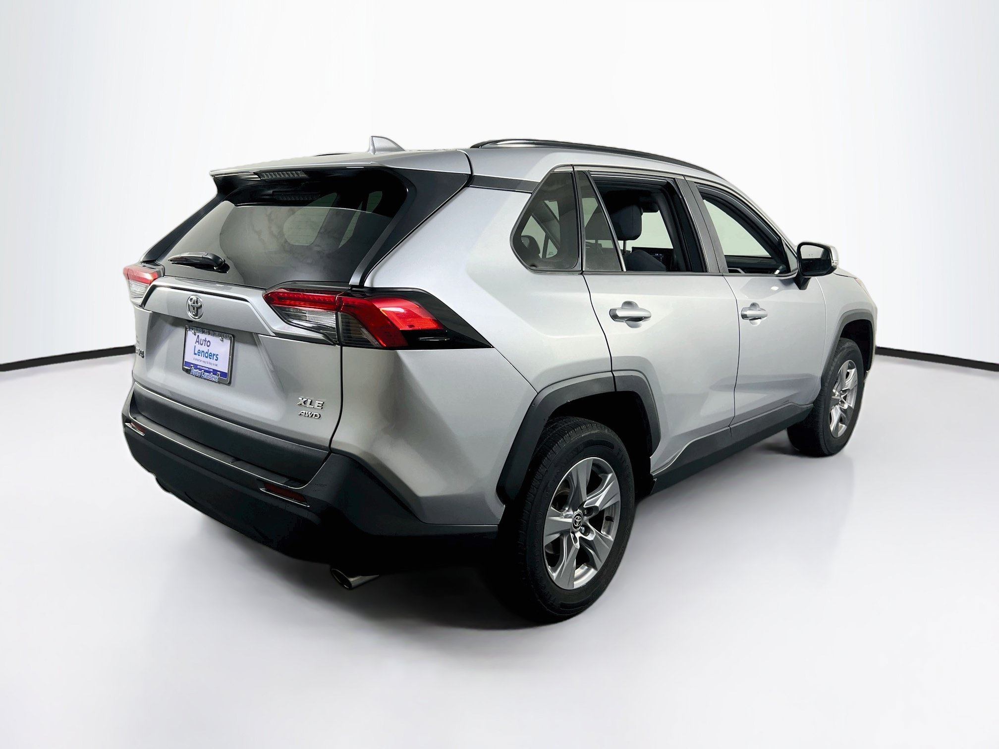 Used 2022 Toyota RAV4 XLE w/ Convenience Package AWD/4WD image 5