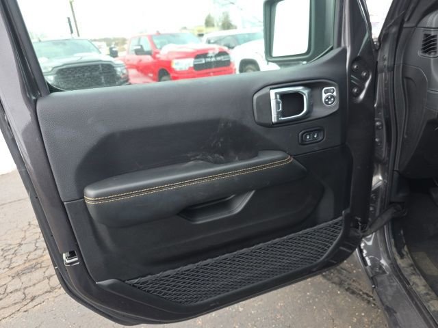 Used 2025 Jeep Wrangler Unlimited Sahara w/ Safety Group image 11