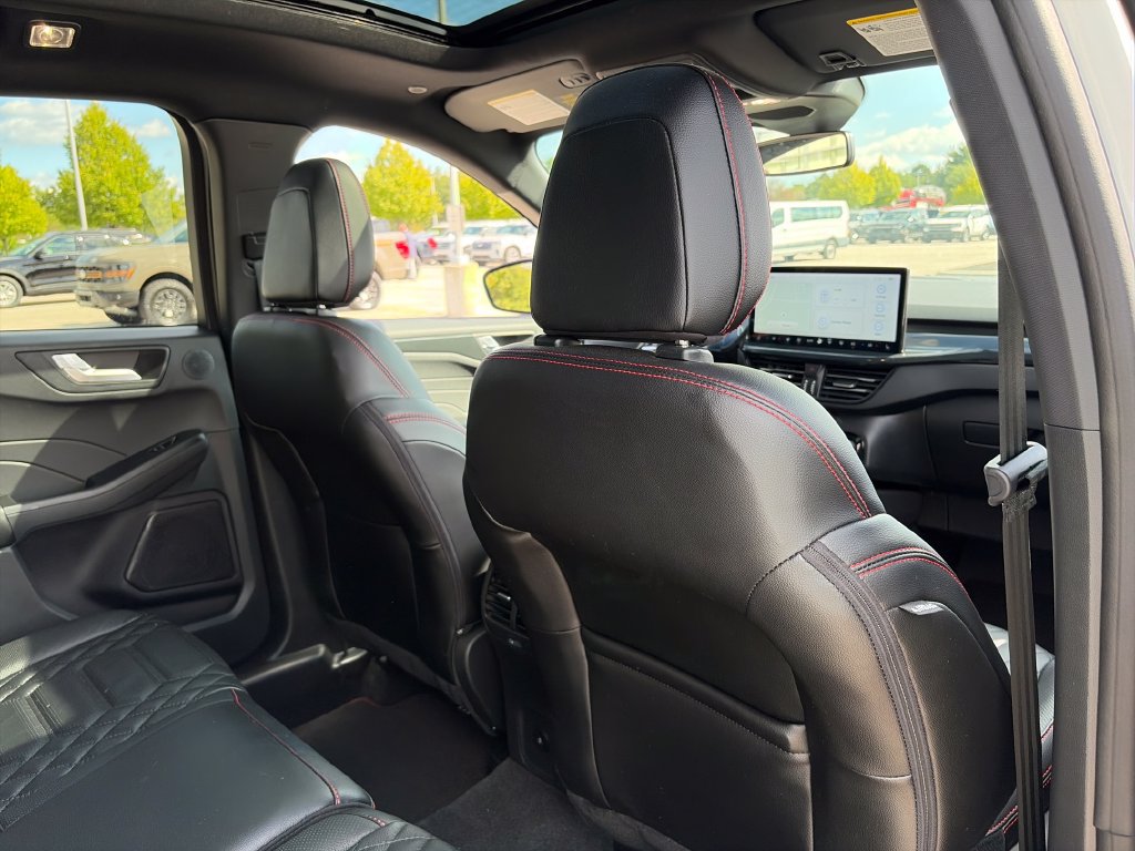 Used 2023 Ford Escape ST-Line Elite w/ Premium Technology Package AWD/4WD image 34