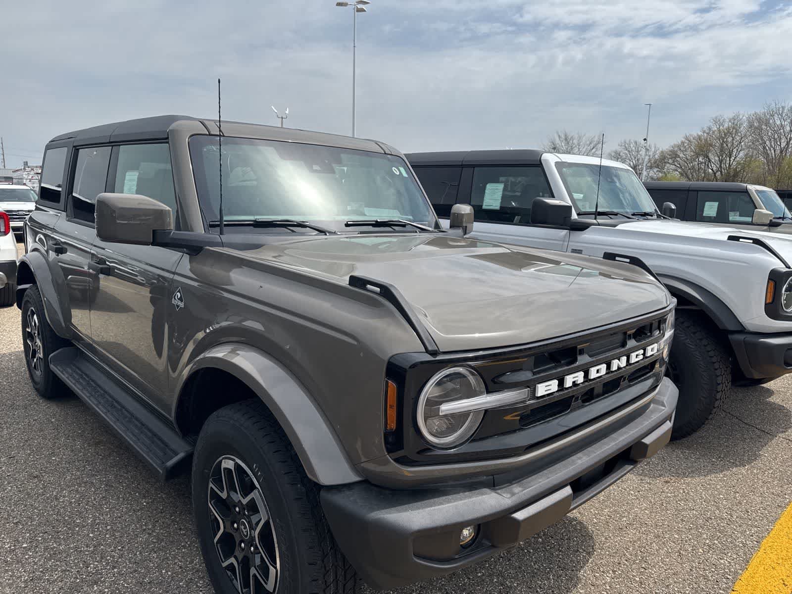 New 2026 Ford Bronco Outer Banks AWD/4WD image 6