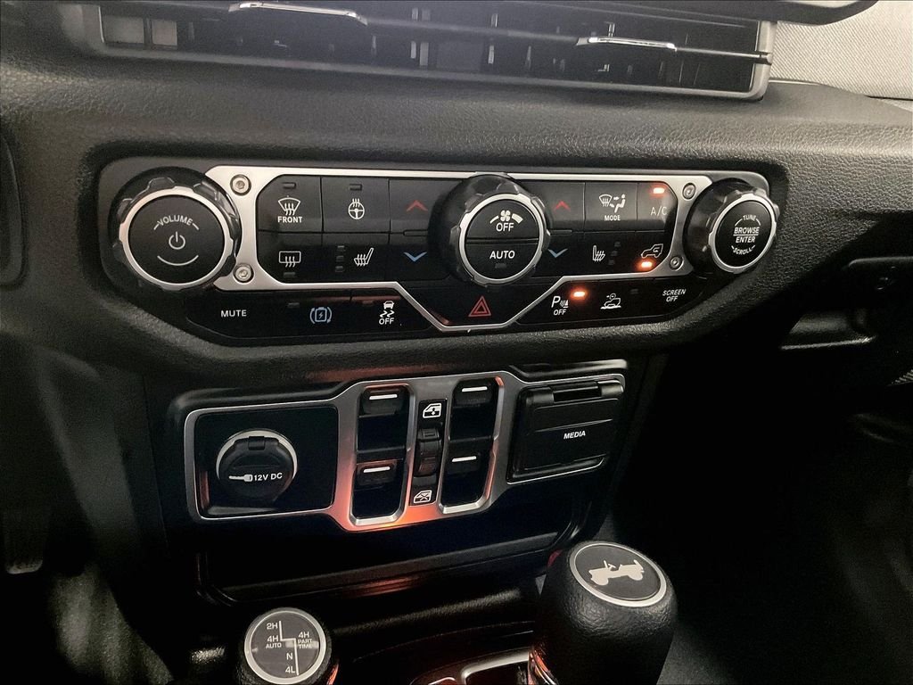Used 2024 Jeep Wrangler Unlimited w/ Convenience Group AWD/4WD image 25