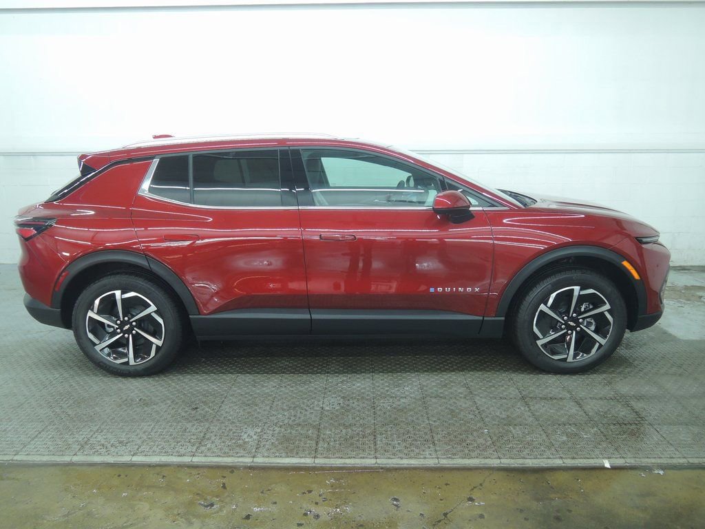 New 2026 Chevrolet Equinox EV LT AWD/4WD image 2
