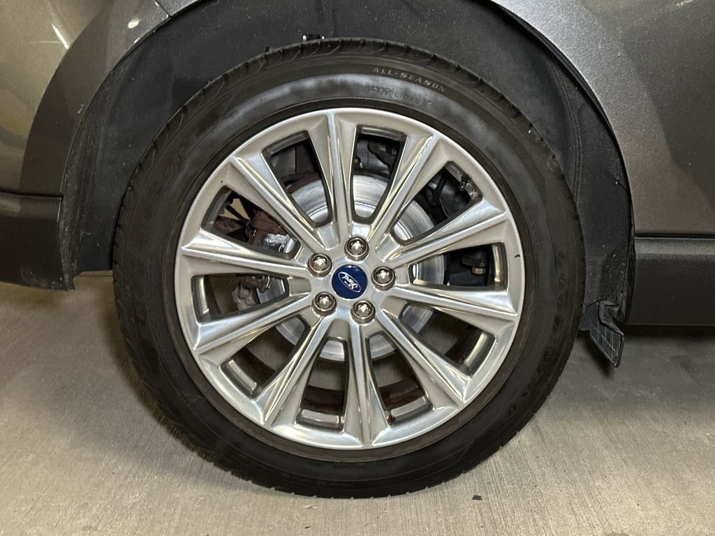 Used 2018 Ford Edge Titanium w/ Equipment Group 301A AWD/4WD image 9