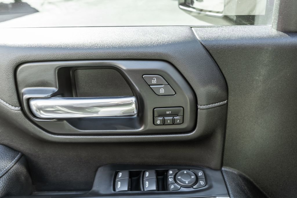 Used 2023 GMC Sierra 3500 Denali w/ Denali Ultimate Package image 19