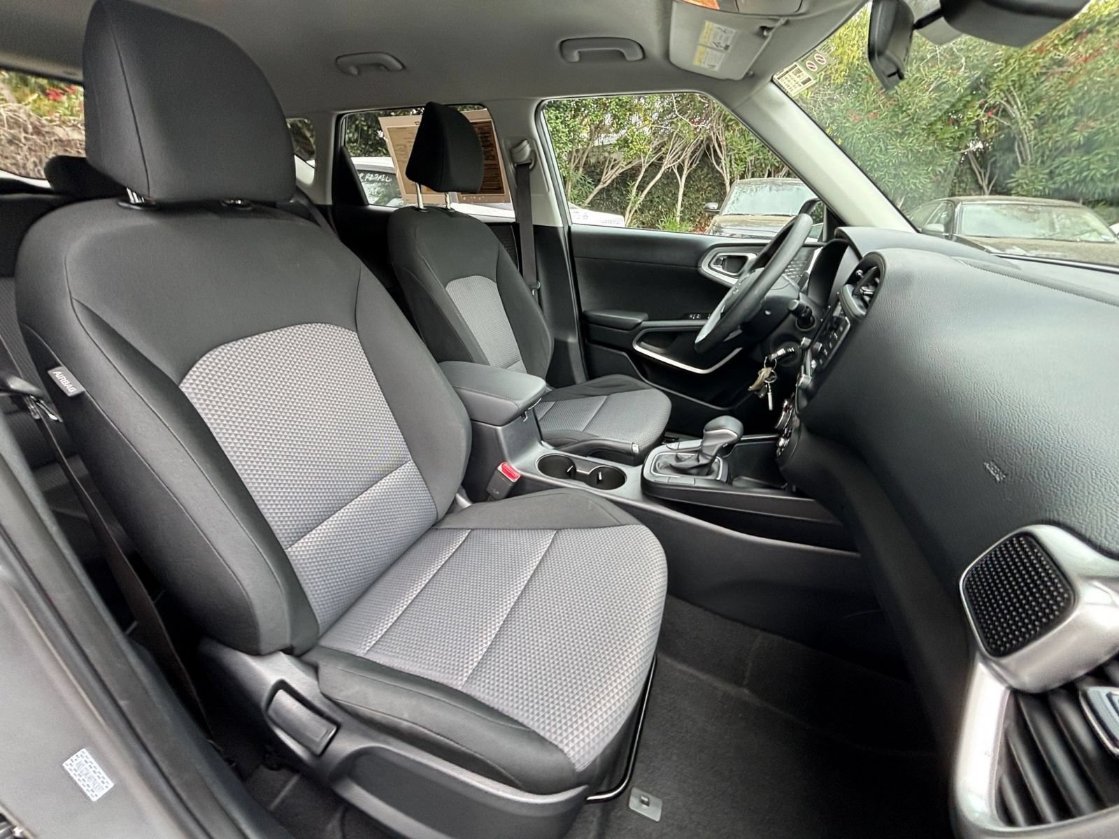 Used 2025 Kia Soul LX w/ LX Technology Package FWD image 29