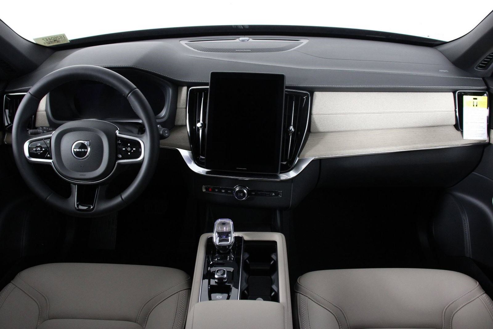 New 2026 Volvo XC90 T8 Plus AWD/4WD image 5