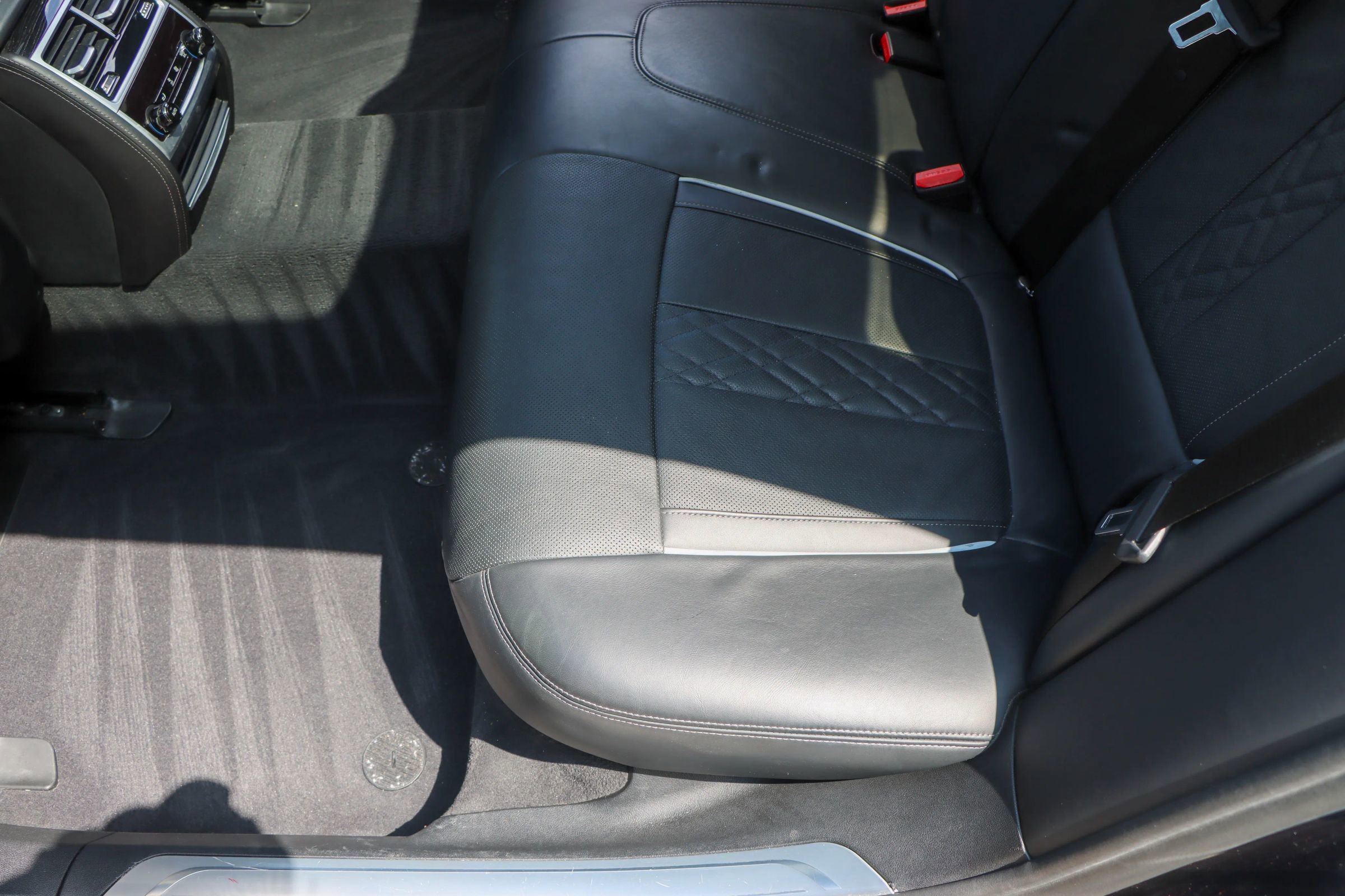 Used 2019 BMW 750i w/ Executive Package RWD image 19