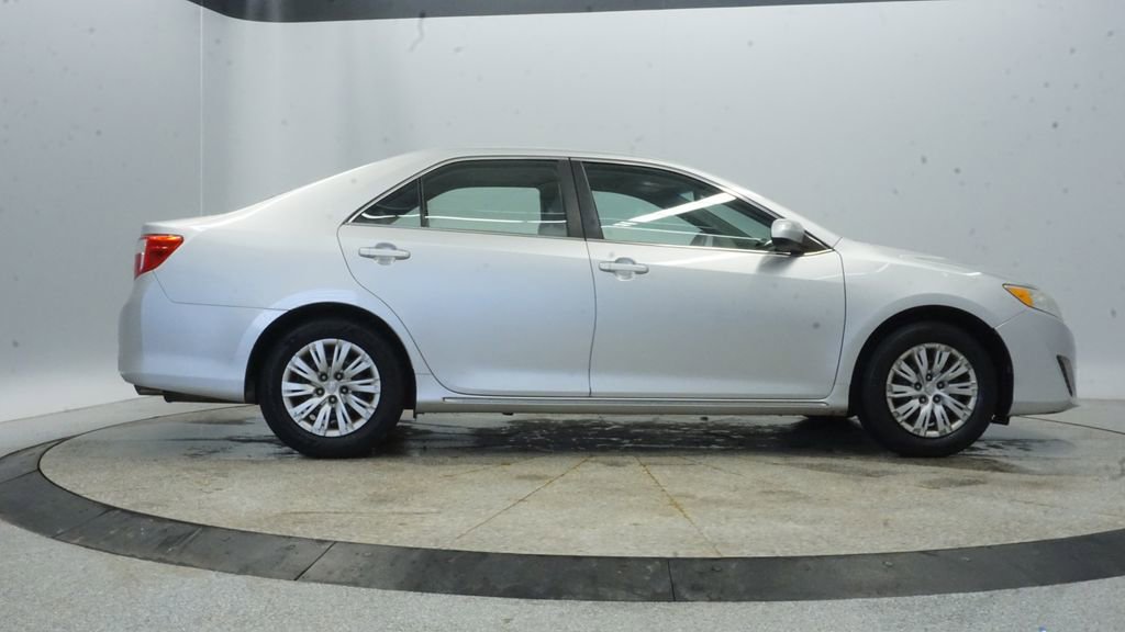 Used 2013 Toyota Camry LE image 12