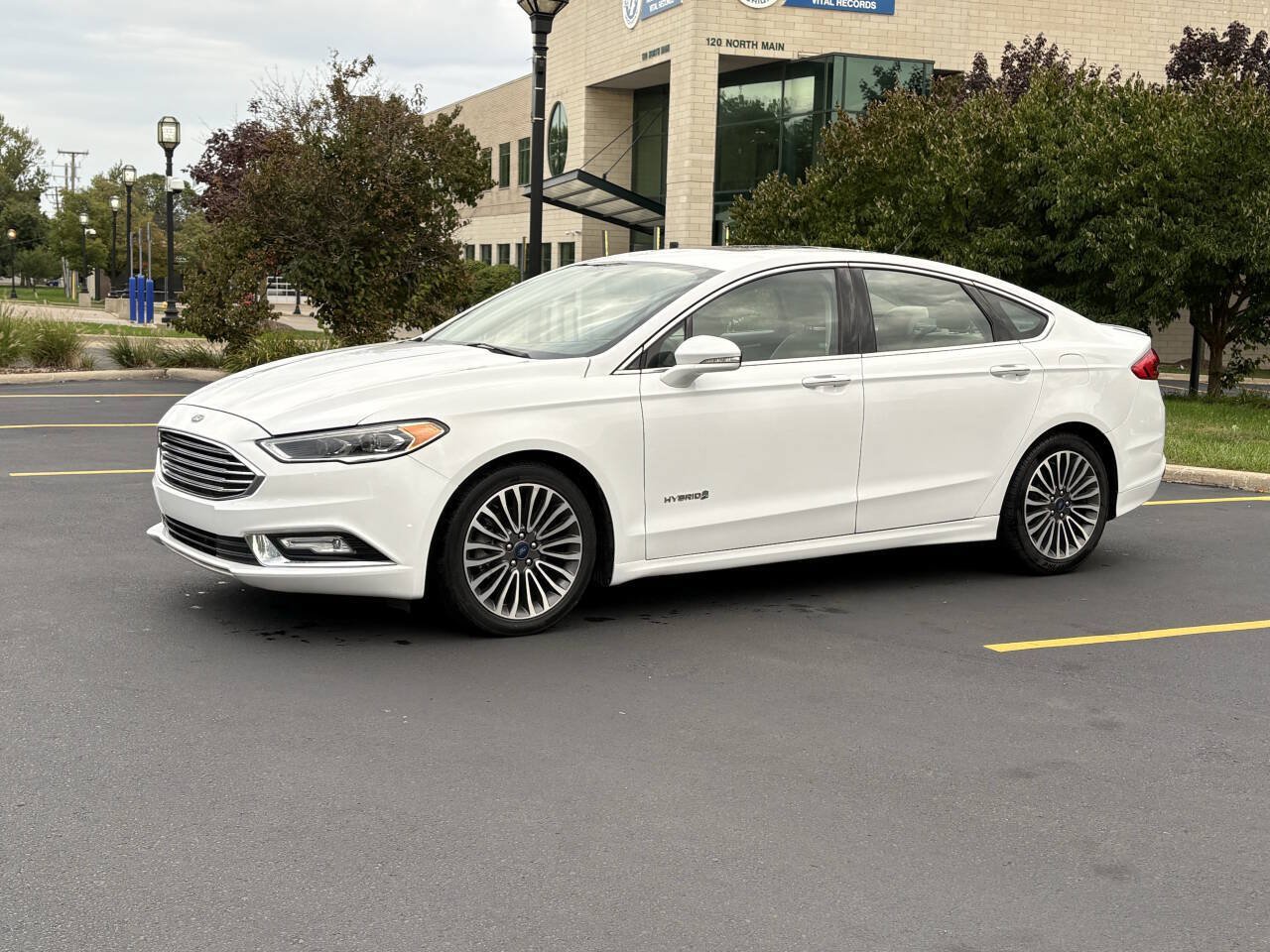 Used 2018 Ford Fusion Titanium FWD image 1